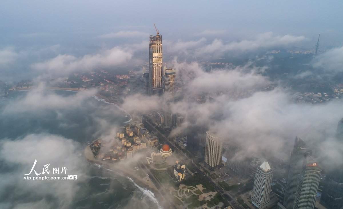 山东青岛：平流雾云蒸霞蔚